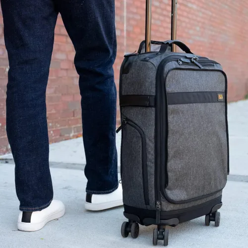 Vista 3 de ONLI TRAVEL Revolution Expandible Spinner Cabe debajo de la mayoría de los asientos del avión. Expandible, con dos bolsillos laterales., Negro -, De