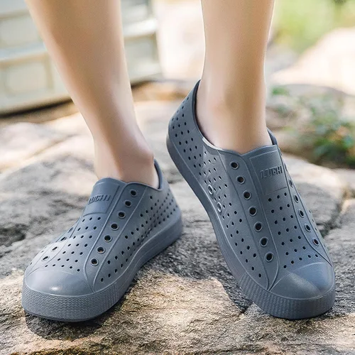 Vista 2 de FLIOZY Zuecos de jardín impermeables para hombres y mujeres, zapatos ligeros y transpirables de EVA sin cordones, cómodos y antideslizantes, calzado