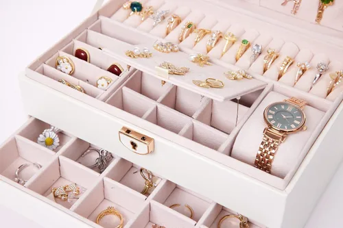 Vista 5 de Mohoeey Joyero para mujeres y niñas, organizador de joyas grande de piel sintética con 2 cajones para regalos de Navidad y Año Nuevo, color blanco