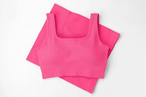 Vista 5 de QINSEN Conjuntos de entrenamiento para mujer, 2 piezas, sin costuras, camiseta acanalada sin mangas, pantalones cortos de cintura alta, atuendo