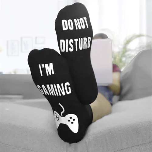 Vista 4 de QAPIZM Calcetines de juegos Do Not Disturb, calcetines para jugadores, regalos divertidos para adolescentes, niños, hombres, mujeres, padre, papá