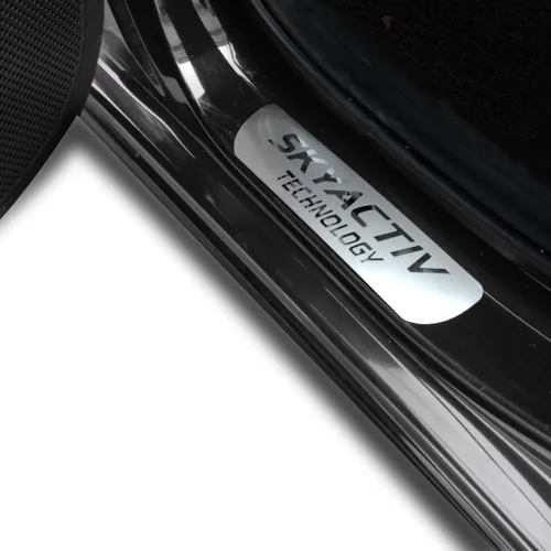 Vista 2 de Protector de rasguños para umbral de puerta de automóvil, para Mazda 3 2015-2022, piezas de accesorios, cubierta de placa protectora de entrada