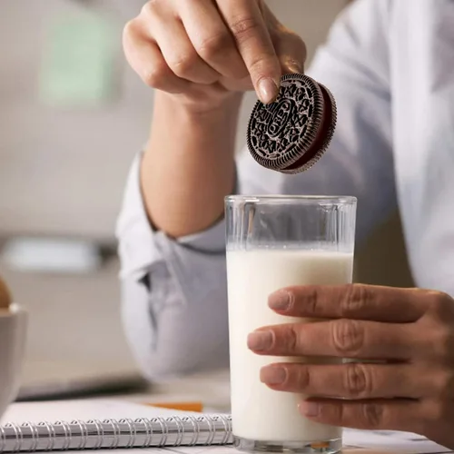 Vista 7 de OREO - Galletas de sándwich de chocolate con crema de chocolate oscuro, 1 paquete de tamaño familiar de 17 onzas Always made with Real Cocoa