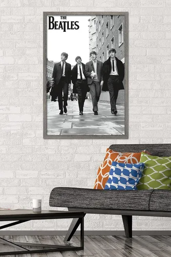 Vista 2 de Trends International The Beatles - Póster de pared "En Londres", 22.375 x 34 pulgadas, versión con marco de madera de granero