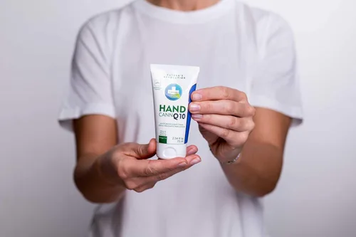 Vista 7 de Annabis HANDCANN Q10 Crema de manos orgánica con cáñamo y coenzima Q10 – Crema rejuvenecedora para manos, uñas y cutículas para pieles sensibles
