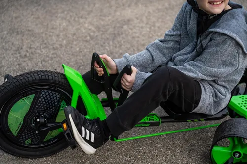 Vista 8 de Huffy Green Machine - Triciclo de deriva de 16 pulgadas, diseño ergonómico elegante, asiento ajustable, marco de acero duradero, fácil de operar