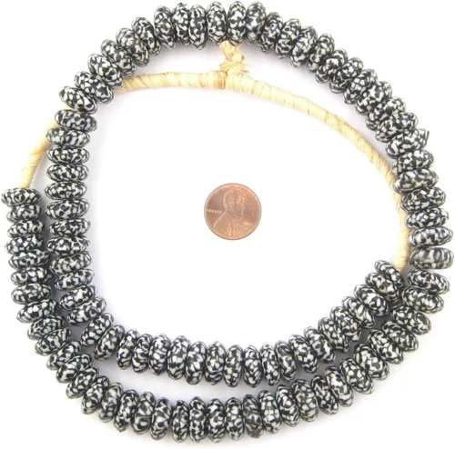 Vista 2 de The Bead Chest Fused Rondelle - Cuentas de vidrio reciclado, 0.551 in, color blanco y negro, hilo de 24 pulgadas, hechas a mano en Ghana