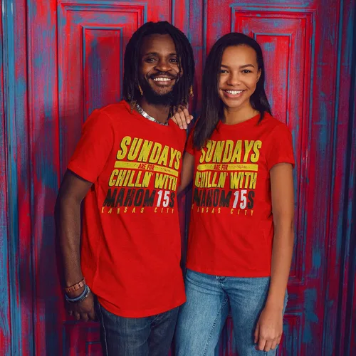 Vista 3 de Wishful Inking Sundays are for Chillin' with Mahomies Football Fans apenado Vintage Style Classic Adult T-Shirt