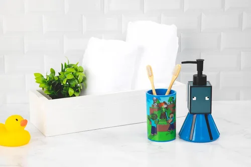 Vista 2 de Jay Franco Minecraft - Juego de 2 piezas, dispensador de jabón azul y vaso, accesorios de baño de resina para niños, incluye enredadera