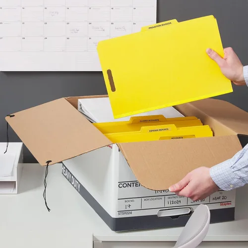 Vista 7 de STAPLES Caja de archivos resistente, tapa de cuerda y botón, legal, blanco/gris, paquete de 4