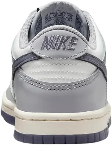 Vista 897 de Nike Kid's Dunk Low Sneaker