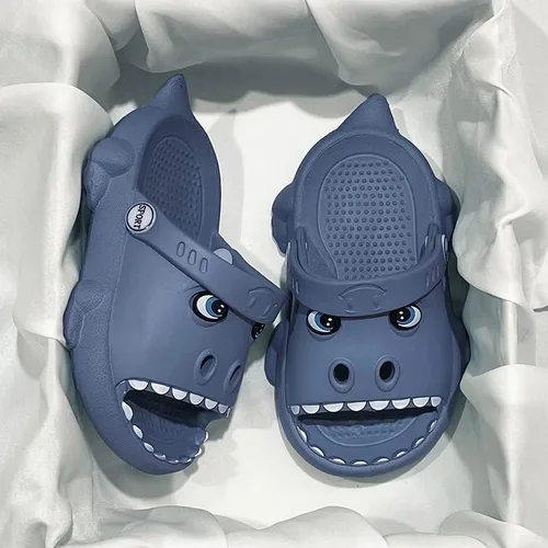 Vista 6 de KAQ Zuecos de jardín de dinosaurios para niños y niñas, sandalias de nube lindas deslizantes antideslizantes cómodas para la ducha de verano