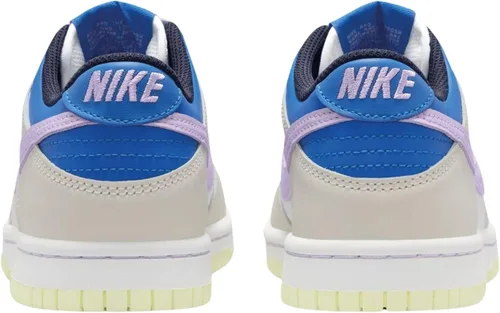 Vista 417 de Nike Kid's Dunk Low Sneaker