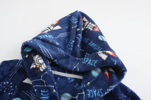 Vista 3 de SRVNFBKT Albornoces para niños y niñas, batas de baño con capucha para niños, batas de franela suave, ropa de dormir, regalo para niños y niñas