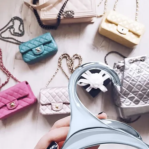 Vista 2 de Bag-a-Vie Percha para armario Ganchos organizadores de bolsos para colgar bolsas y bolsos, protege la forma de la bolsa y organiza el espacio