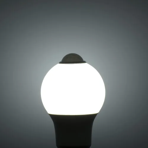 Vista 2 de Bombillas con sensor de movimiento, 9 W (equivalente a 60 W) A19 E26 5000 K, detector de movimiento, bombillas de seguridad activadas
