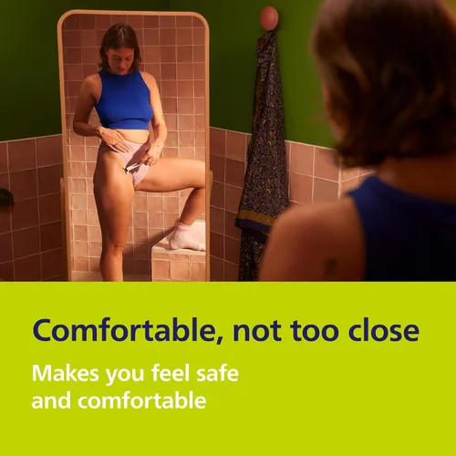 Vista 13 de Philips Norelco OneBlade Intimate, diseñada para el aseo púbico, recorte y afeitado con protección extra para la piel, Modelo QP1924/70