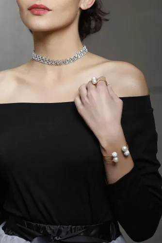 Vista 4 de Anillo de doble perla de imitación anillo grande de acero inoxidable chapado en oro para mujer