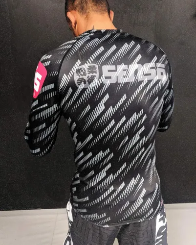 Vista 4 de Senso Jiu Jitsu Kurai Rash Guard - 100% licra de seda helada, ligera, cómoda, absorbe la humedad