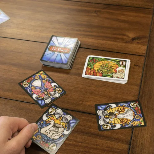 Vista 8 de Calliope Games 12 Days of Christmas Juegos de niños Juegos de cartas divertidos para la familia Niños y adultos Regalos para llenar calcetines 3-5