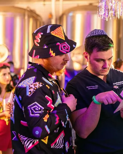 Vista 2 de UOUA Traje de los años 80 para hombre, traje deportivo de los años 90, disfraz de Halloween, 70, chaqueta rompevientos, traje de pista de 2 piezas