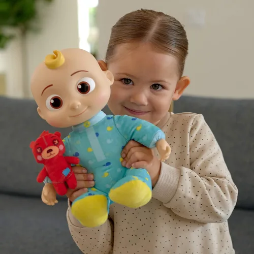 Vista 6 de CoComelon Muñeco de Peluche Musical JJ - Presiona la Barriguita para Cantar Clips de Canciones de Cuna - Incluye Función y Pequeños Osos de Peluche