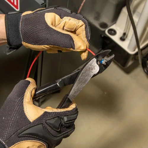 Vista 4 de Klein Tools Herramienta de corte/prensado 1006, fabricada en Estados Unidos, engarza terminales y conectores sin soldadura de 10 a 22 AWG