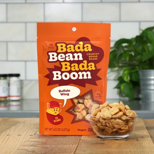 Vista 3 de Bada Bean Bada Boom, Bocadillos Crujientes de Habas Tostadas (Fava), Alto en Proteína, Vegano, Sin Gluten - Paquetes de 110 Calorías, Sabor Ala