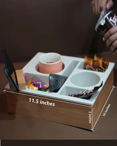 Vista 2 de Bandeja con Soporte para Tazas de Sofá, Caddy de Bambú de Silicona Hitseon con Soporte Giratoria para Teléfono para Cama y Asiento de Coche