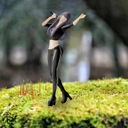 Vista 6 de kowaku Figuras de resina 1/64 Figuras de canto 1/64 Escala 1/64 Figuras de modelo de cantante Figuras de modelo en miniatura, adorno de escritorio