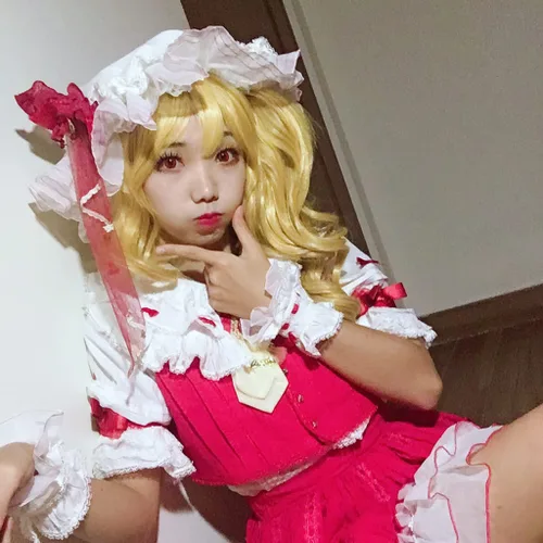 Vista 4 de REYHS Peluca de anime Flandre Scarlet Cosplay peluca para proyecto Touhou, peluca rizada rubia, peluca de disfraz de Halloween, para fiesta