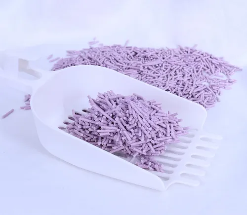 Vista 6 de Arena para gatos Tofu con aroma a lavanda 5.5 libras, lata. Se puede tirar por el inodoro o desagües, arena para gatos de bajo seguimiento