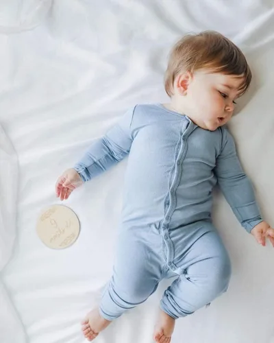 Vista 12 de KYTE BABY Mameluco suave unisex con cierre a presión, 97% rayón hecho de bambú, 3% elastano