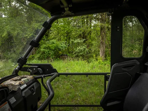 Vista 9 de SuperATV Yamaha Viking - Cerramiento de cabina con puertas, ver ajuste, hecho de policarbonato ligeramente teñido resistente a las rayaduras