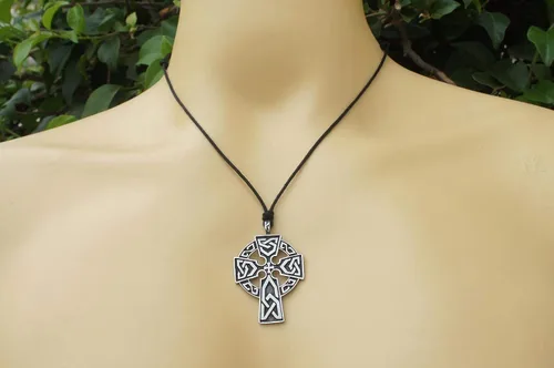 Vista 4 de OhDeal4U - Collar con colgante de cruz de triquetra celta de peltre