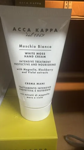 Vista 3 de ACCA KAPPA Crema de manos de musgo blanco 2.5 fl oz (853245)