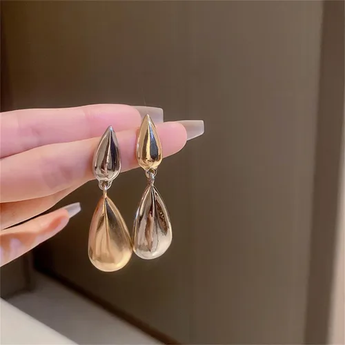 Vista 7 de ASHMIT - Aretes colgantes de gota de agua de aleación dorada, aretes asimétricos a juego de oro y plata, aretes grandes de lágrima para mujeres