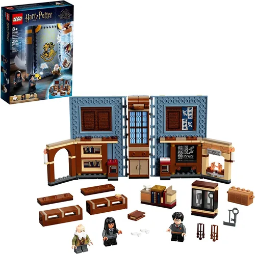 Vista 2 de LEGO Harry Potter Hogwarts Moment: Clase de Encantamientos 76385 La Clase del Profesor Flitwick en un Set de Juego de Libro Construido