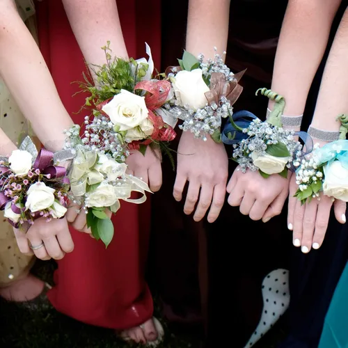 Vista 6 de Chinco 24 bandas elásticas para muñeca, pulseras elásticas para muñeca, accesorios de muñeca elegantes para bodas, fiestas, novia, dama de honor