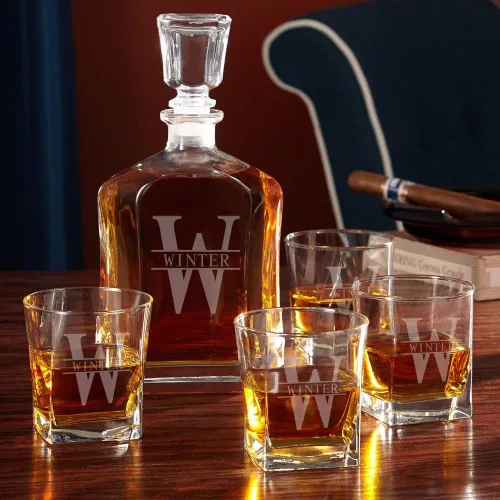Vista 4 de Juego de decantador de whisky personalizado y vasos de whisky en caja hecha a mano