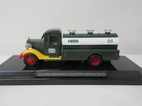 Vista 2 de Hess Toy Truck 2023 25th Anniversary Mini Collection - Primer camión, camión de juguete con crucero espacial y petrolero