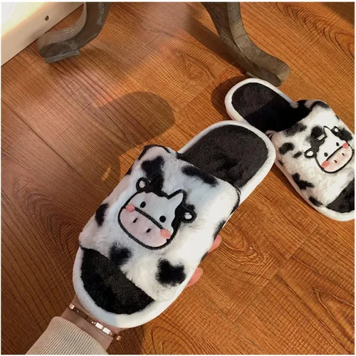 Vista 7 de Pantuflas Kawaii de vaca peluda para mujer, cómodas, con puntera abierta, lindas sandalias de invierno de animales