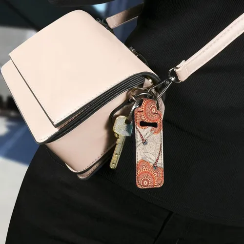Vista 5 de doginthehole Chapstick - Llavero con clip y funda de neopreno para bálsamo labial