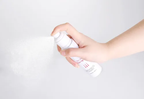 Vista 7 de El spray de protección térmica Celine Claire y el escudo térmico para cabello es un protector antiencrespamiento para todo tipo de cabello