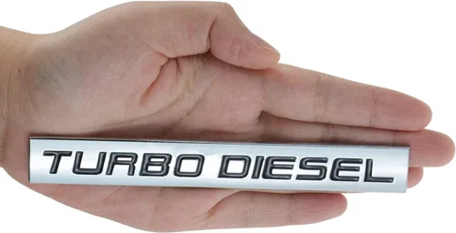 Vista 2 de Emblema metálico con acabado cromado Turbo Diesel (letra roja) (cromo negro) Emblema metálico con acabado cromado Turbo Diesel (letra roja)