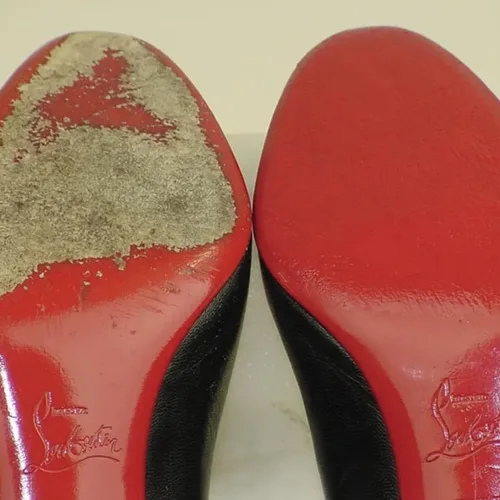Vista 2 de Walk on Red, revestimiento y restaurador acrílico para piel marca Angelus, solo para zapatos de tacos Christian Louboutin, contenido