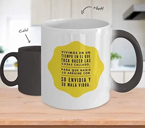 Vista 2 de Taza Cafe Vivimos Vaso, taza de café divertidas, tazas personalizadas, taza de café inspiradoras, taza con mensajes positivos.