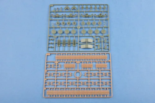 Vista 9 de Hobby Boss T-35 Kit de modelo tardío de tanque pesado (escala 1/35)