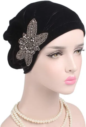 Vista 4 de YiYi Operation Gorro de terciopelo elástico para mujer, gorro de quimioterapia con cuentas de flores para el cabello
