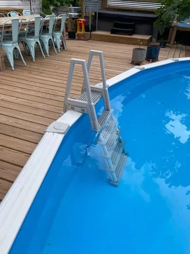 Vista 7 de Confer Plastics 6000X Escalera de natación resistente sobre el suelo en la piscina para cubiertas ajustables de 42 pulgadas a 56 pulgadas de alto
